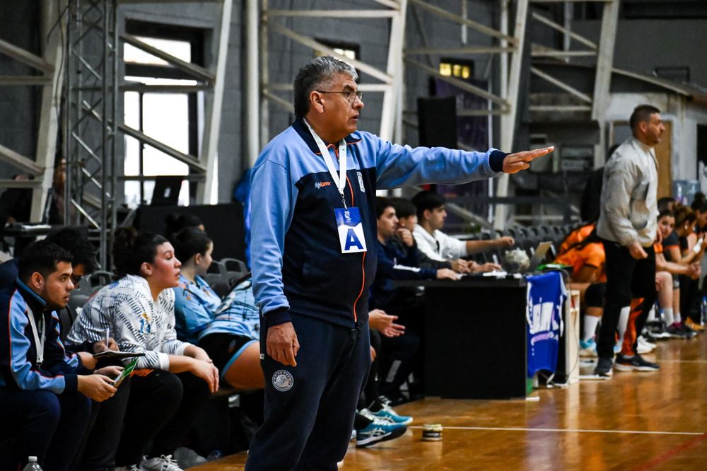 Handball. Trainer der Gemeinde Tupungato: Rubén Maya.