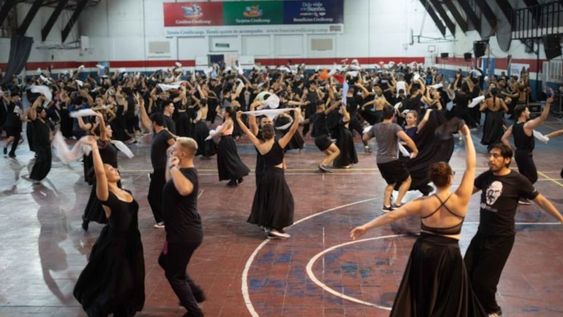 En total son 1.050, entre bailarines, actores y actrices seleccionados, quienes continuarán hasta días previos al Acto Central. Foto: Gobierno de Mendoza