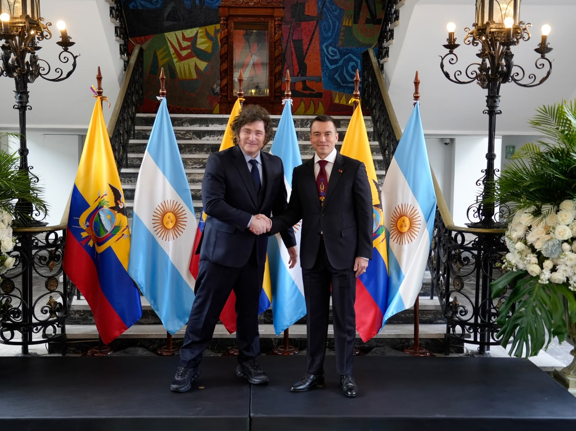 El Presidente Javier Milei junto al Presidente de la República del Ecuador, Daniel Noboa, en su visita oficial a la ciudad de Quito.