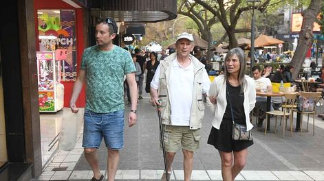 Turistas chilenos de paseo y de compras en Mendoza. Foto: José Gutierrez / Los Andes