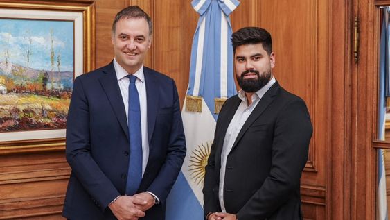 Fabián Fernández, nuevo Secretario de Comunicación y Prensa del Gobierno Nacional, junto a Manuel Adorni.