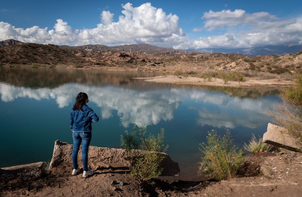 Con más de 90%, Potrerillos está en su máximo nivel en 15 años y el agua podría volver a puntos secos desde hace años. Foto: Ignacio Blanco / Los Andes