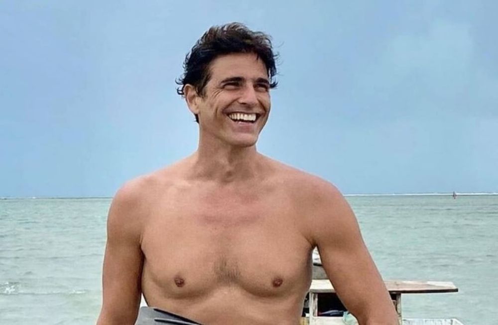 Estudió abogacía, viajó por el mundo como modelo, superó el cáncer y ahora se consagra como uno de los actores del momento en Dulce Ambición.