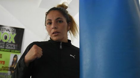 Entrenamiento de Karen Alaniz, en el gimnasio del club Independiente Rivadavia.