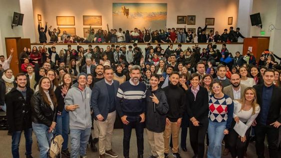 Jóvenes estudiantes aprendieron sobre procesos electorales y boleta única