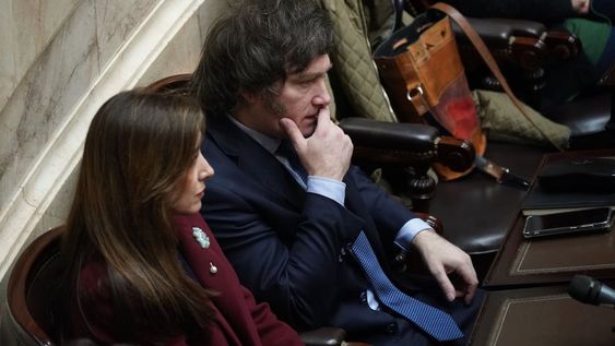 Massa y Milei confrontan desde el Congreso con diferentes agendas y dos sesiones por separado. / Foto: Clarín