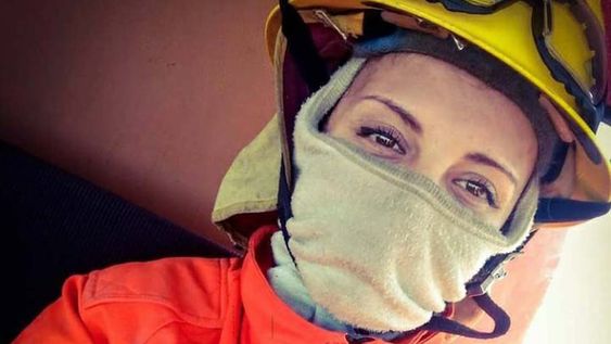 Luana Ludueña junto a su perro rescatista Ciro la bombero que se suicidó tras denunciar haber sido abusada sexualmente por Diego Concha