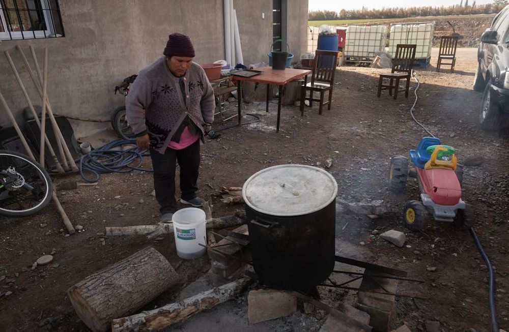 Las viviendas sin servicios como gas son una constante en el agro local. Foto: Ignacio Blanco / Los Andes
