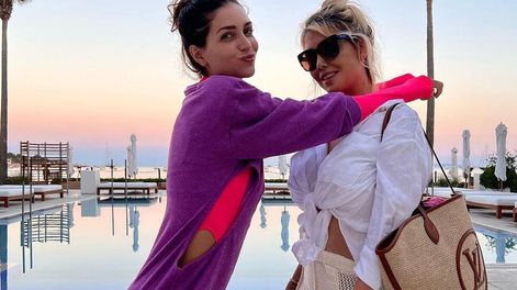 Zaira y Wanda Nara desde Ibiza.