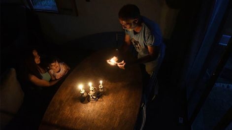 El Gobierno reconoció que durante el verano se realizarán cortes de luz programados. Imagen ilustrativa/Los Andes.