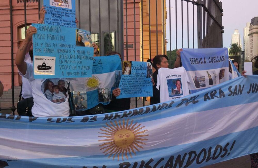 Familiares de los 44 del ARA San Juan exigen a Macri que retire la recompensa: nadie busca
