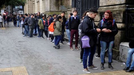 Aumentó el salario mínimo, ¿cuánto cobran ahora quienes se quedan sin trabajo?