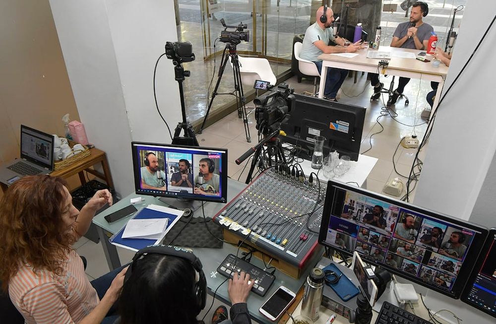 Los Andes avanza modernizándose con miles de productos, desde streaming, videos en redes, podcasts y una web que ofrece información para distintos públicos con intereses diversos. Foto: Orlando Pelichotti