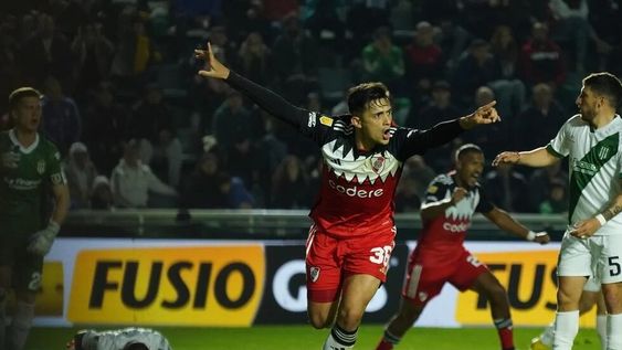 Pablo Solari festeja el 1-0 de River ante Banfield. / Gentileza.