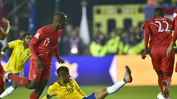 Mirá la maravilla de Neymar con su doble sombrero a dos rivales peruanos