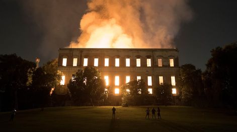Gran incendio en el Museo Nacional de Río de Janeiro: 20 millones de piezas destruidas