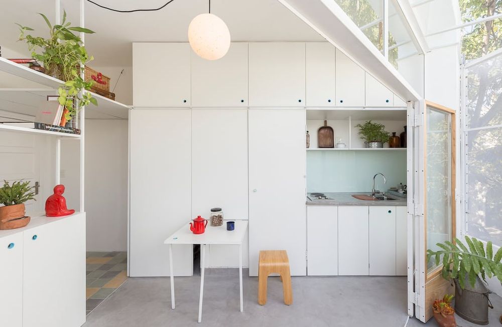 Bisagras y correderas: mecanismos móviles para aprovechar espacios pequeños