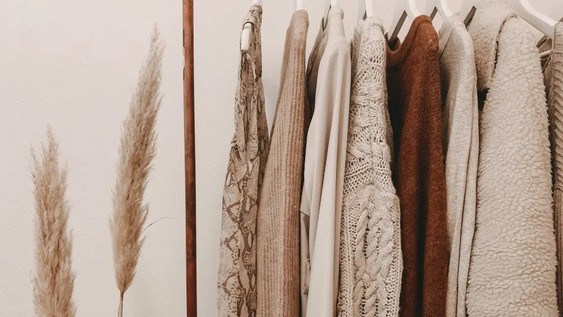 chau a la ropa color neutro: estos son los 3 estampados en tendencia para el invierno 2025