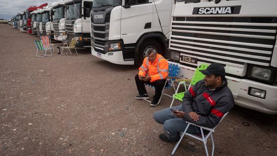 Las cámaras que agrupan al autotransporte de carga pidieron la intervención de autoridades argentina y chilenas para agilizar el tránsito fronterizo. Foto: Ignacio Blanco / Los Andes