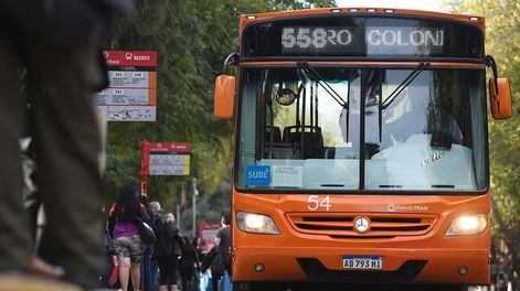 Los Andes | Desde el Gobierno afirman que la suba estará por debajo del índice de precios y se sostendrán las gratuidades en abonos. Antes de fin de año se conocerá el valor del nuevo boleto. Foto: José Gutierrez / Los Andes