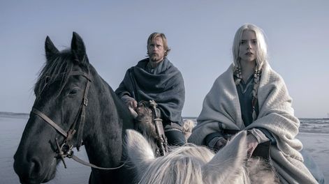 Los Andes | Alexander Skarsgård y Anya Taylor- Joy en una escena de The Northman. (AP)