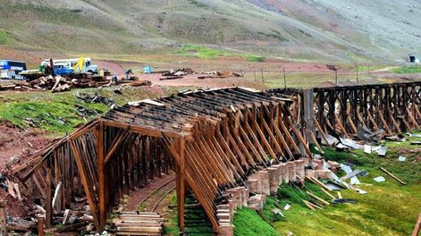 Desmantelan los cobertizos del tren en la alta montaña