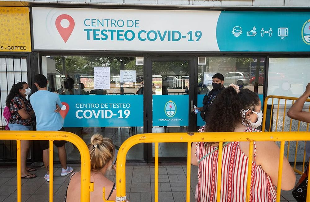 La llegada de la variante Ómicron es vista por muchos como el fin de la pandemia y la transformación en endemia. Foto: Ignacio Blanco / Los Andes