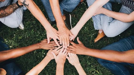¡Desintoxícate! Si lo haces… respirarás un mejor aire, limpiarás tu entorno y, por último, contribuirás a construir una nueva sociedad… más armónica… más unida… más feliz…