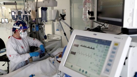 Los servicios intensivos para infantes en Alemania se encuentran saturados debido a un virus estacional, pero ante el que no se ha podido generar inmunidad natural durante la pandemia.