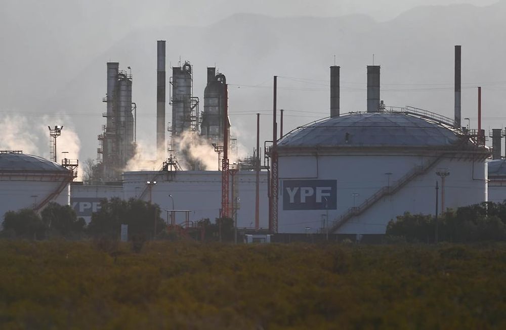 YPF invierte en Luján de Cuyo para una producción de naftas más sustentable. Foto: José Gutierrez / Los Andes