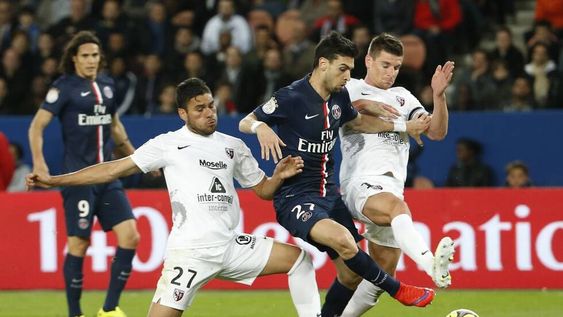 De la mano de Pastore, el PSG le ganó al Metz y es puntero