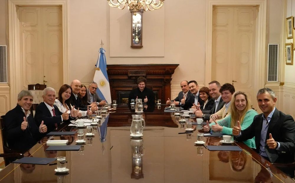 Super mega giga discurso: Milei recibió un respaldo masivo de su gabinete en X