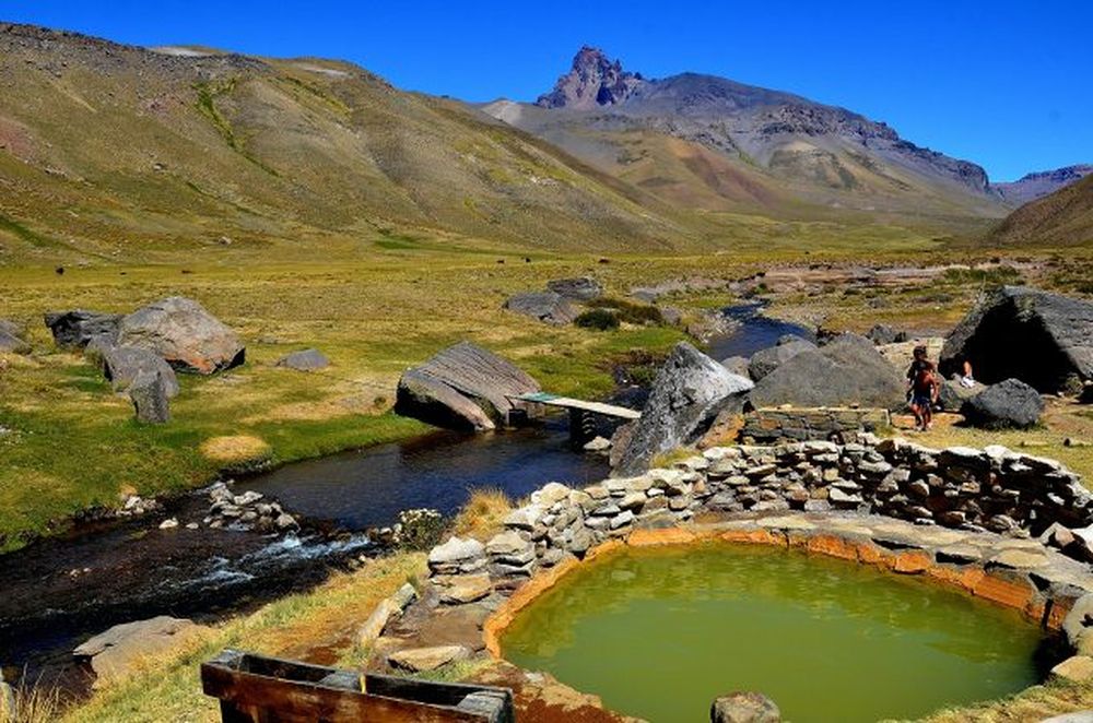 El pueblito de montaña que iba a desaparecer bajo el agua y hoy pelea por ser el mejor en la ONU