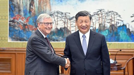 El presidente de China, Xi Jinping, recibe al empresario estadounidense Bill Gates en Pekín.
