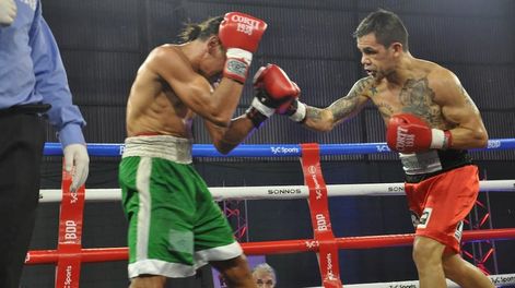 Cotón Reveco volvió al ring y cantó victoria. / Gentileza: Ramón Cairo.