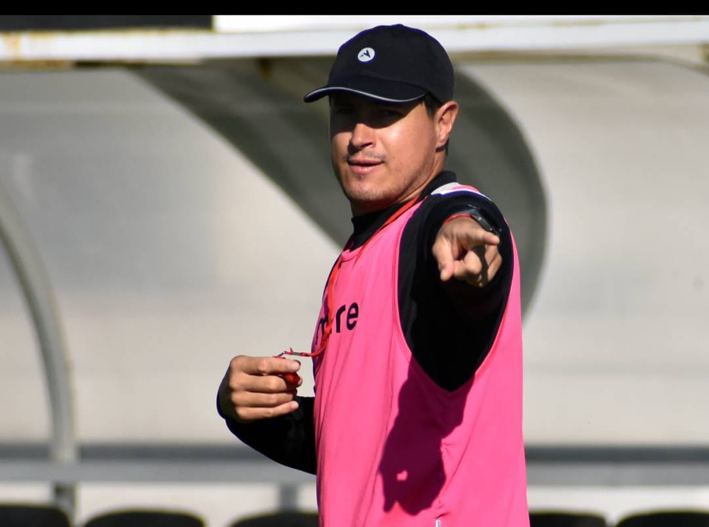 El entrenador destacó el perfil de sus dirigidos: “Hay un grupo fuerte y humilde, por eso es un triunfo que se merecen