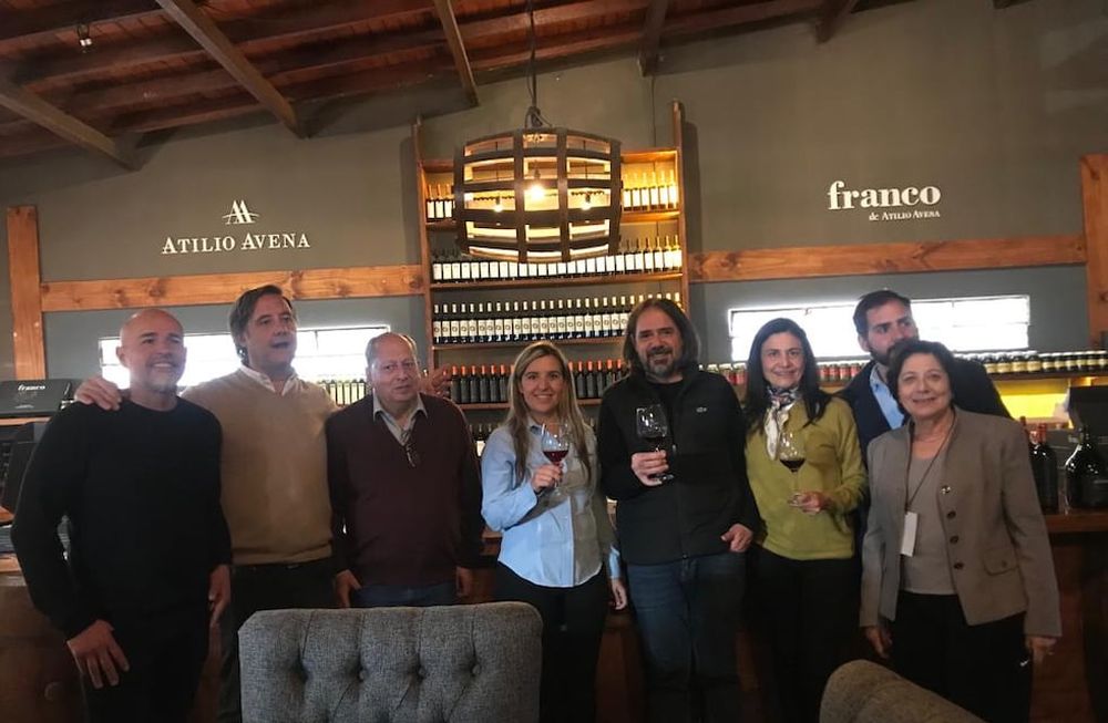 Anfitriones y jurados: Gustavo Valdez, Marcelo Gracieux, Roberto González, Belén La Motta, Fabricio Portelli, Gabriela Celeste, Cristina Pandolfi y Pablo Guzzanti.