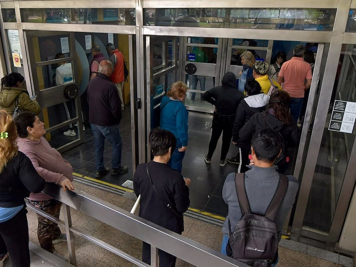 Miércoles y jueves fueron días de furia para los bancos /Orlando Pelichotti