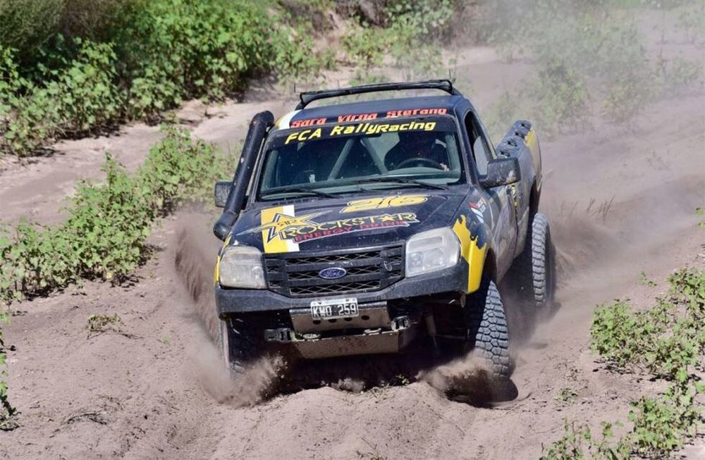 Rally Cross Country. Con la primera especial cronometrada, los pilotos definieron el orden de salida para hoy y sumaron los primeros tiempos.