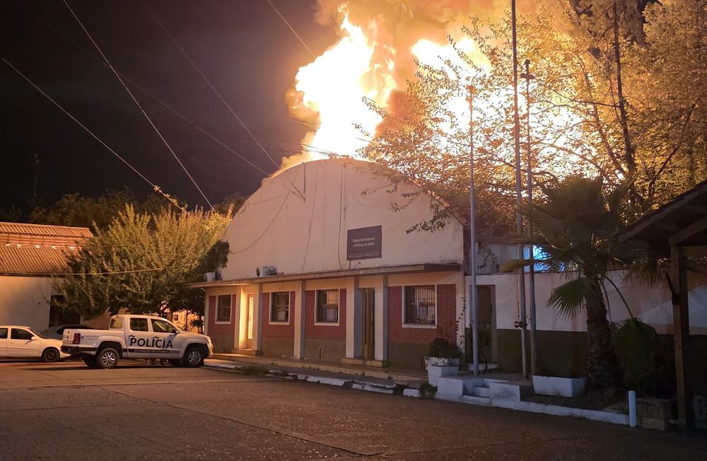 Un incendio se desató en una oficina del Ministerio de Seguridad de Mendoza, ubicado en Godoy Cruz.