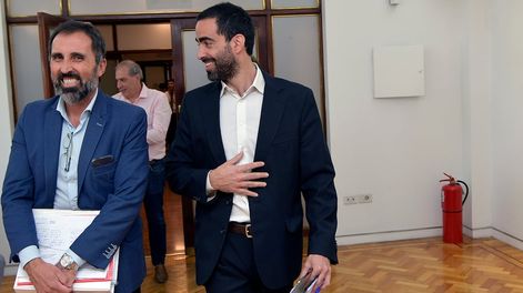 Los Andes | El gobernador Rodolfo Suárez, Víctor Fayad, ministro de Hacienda de Mendoza, junto a Alejandro Gallego, presidente de AySAM presentaron formalmente ante los legisladores el proyecto de ley de Presupuesto 2023, junto con las leyes de Avalúo e Impositiva.F