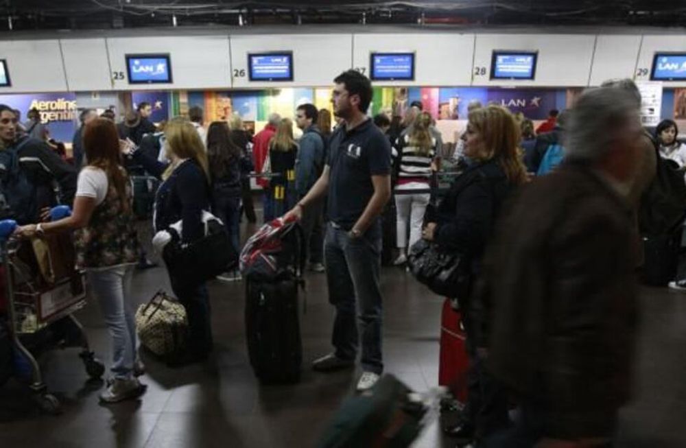 Aerolíneas Argentinas es la aerolínea más afectada por las demoras y reprogramaciones de vuelos.