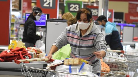 Los Andes | La nueva canasta con precios acordados incluye alimentos básicos, tanto de primeras como de segundas marcas; elementos de higiene personal, y para la limpieza del hogar. Foto: Mariana Villa/ Los Andes