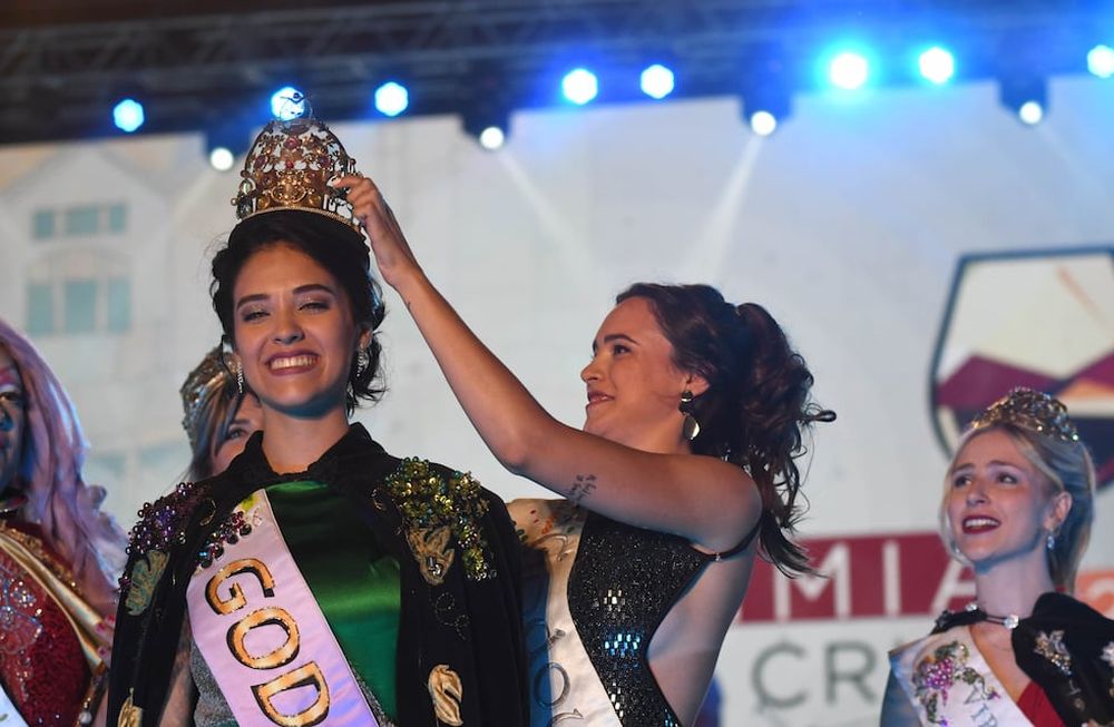 Reina 2020. Sofía Leyes es la actual soberana departamental, fue coronada en febrero  y representó a Villa Hipódromo. Foto: José Gutiérrez / Los Andes.