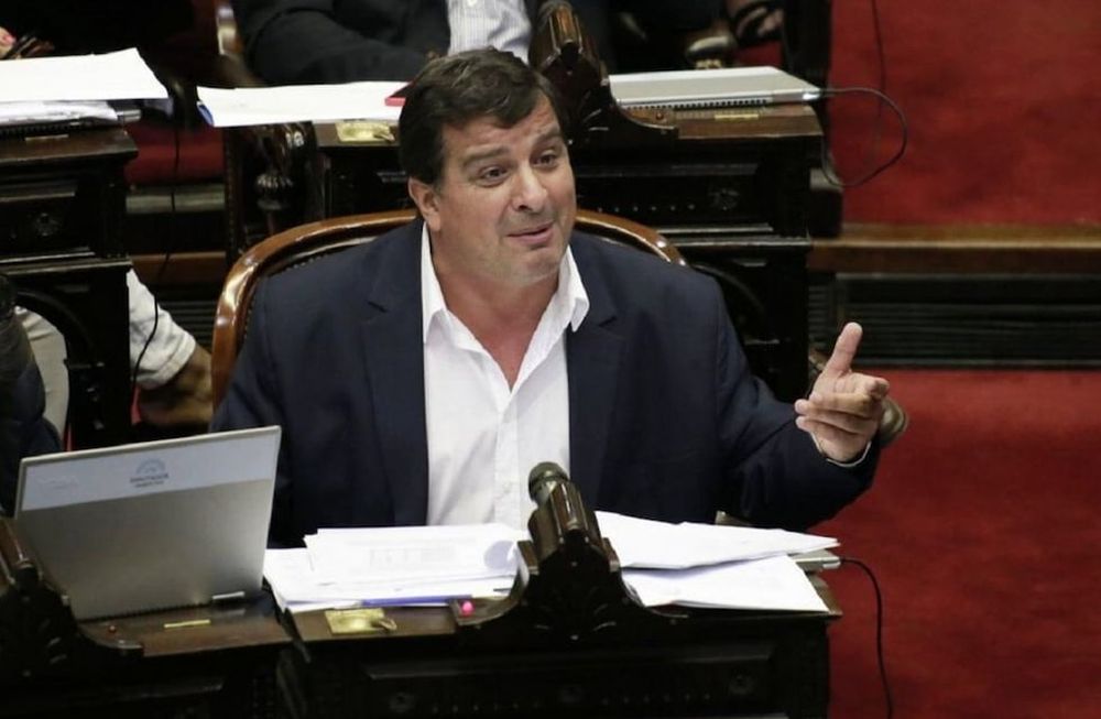 El diputado Marcelo Casaretto presentó un amparo para evitar que se avance con el nombramiento de dos referentes de la oposición en el organismo.