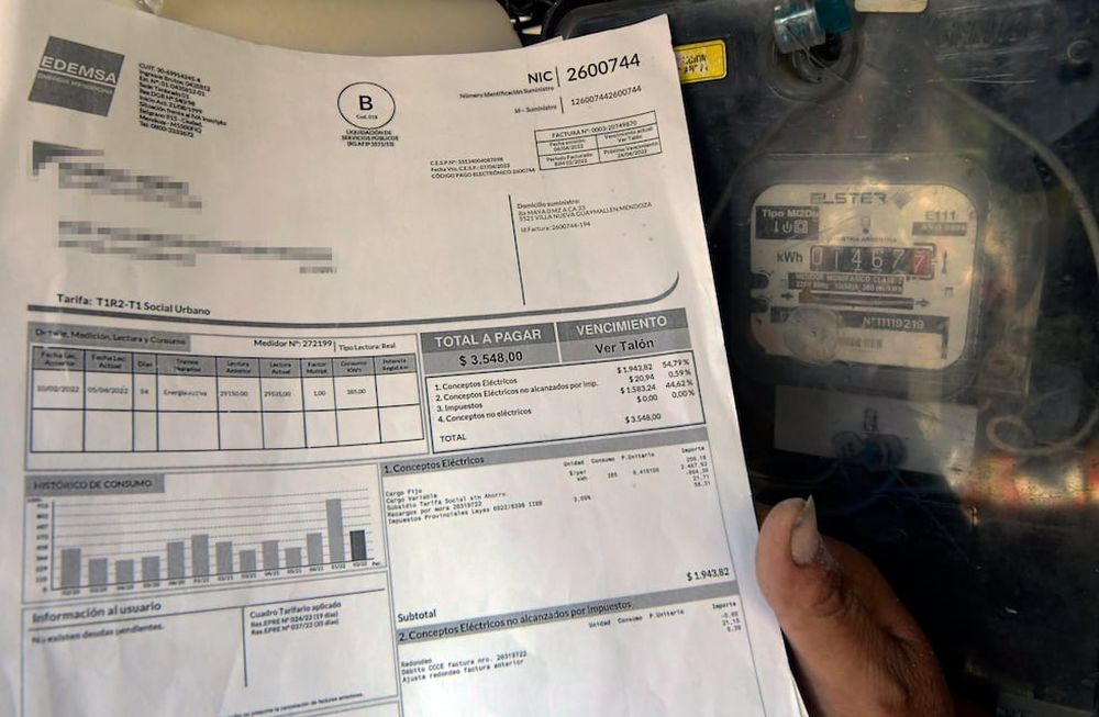 Segmentación de subsidios a las tarifas de energía eléctrica y de gas Aumento en las Tarifas de los servicios de electricidad y gas en Argentina, los usuarios deberán controlar el consumo subsidiado mensual eléctrico y de gas para no exceder el tope de 400kWh, ni de m3. Consejos para ahorrar en la factura.  Foto: Orlando Pelichotti / Los Andes