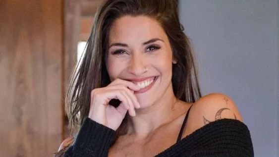 Ivana Nadal se puso una microbikini negra y dejó a la vista su piercing oculto