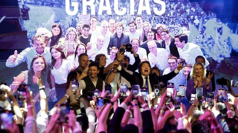 El presidente Javier Milei destacó esta noche que La Libertad Avanza (LLA) pasará “de 37 diputados propios a 101 diputados” y “de 7 senadores a 10”, y ponderó que “hay decenas de diputados de otros partidos con los que podemos encontrar acuerdos básicos”.