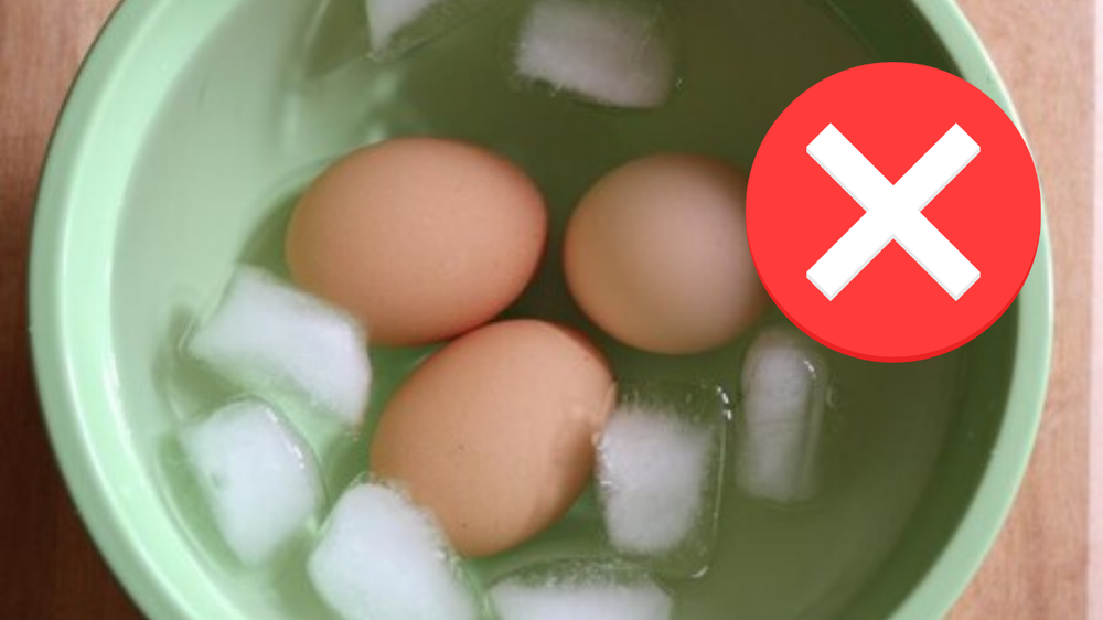 ¿Herviste huevos? No los pongas en agua fría.
