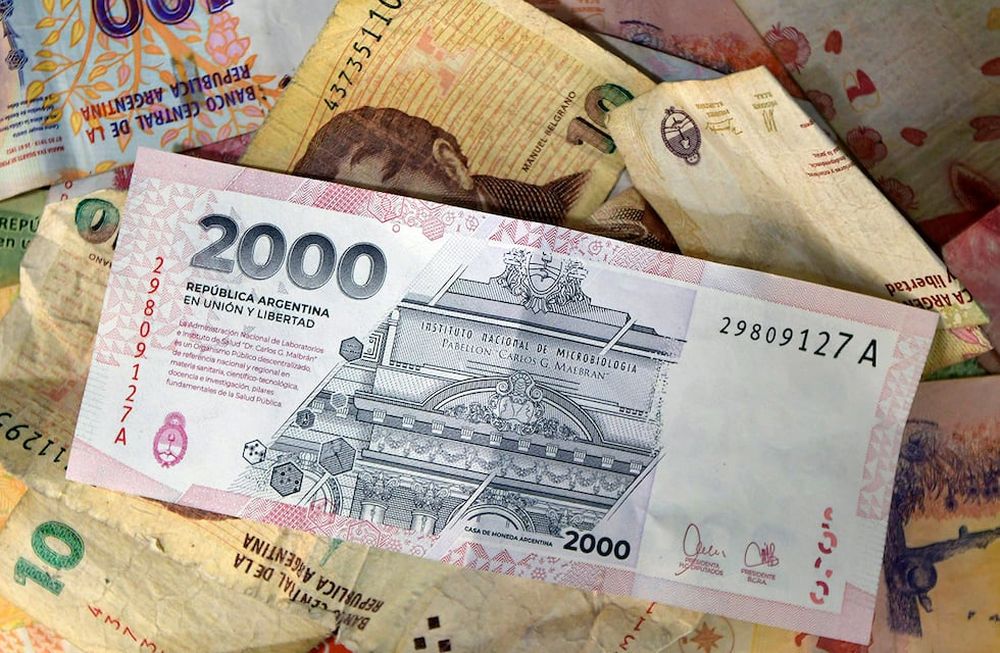 Billete de 2000 Pesos ArgentinosFoto: Orlando Pelichotti